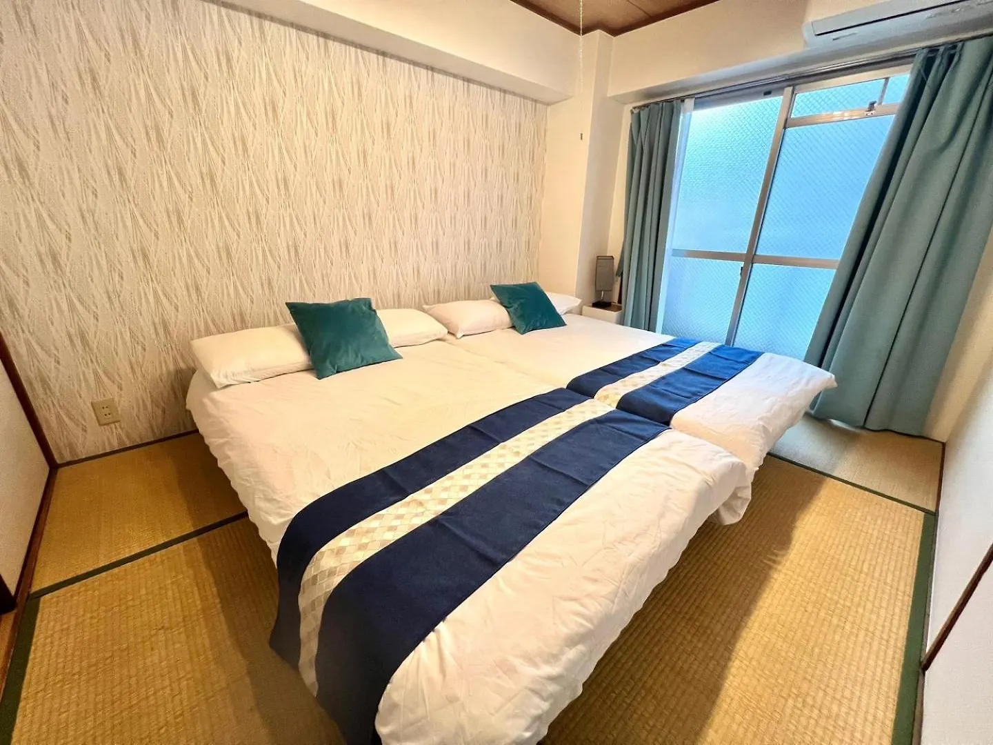 Two Room House In Front Of Namba F301 Osaka Japan